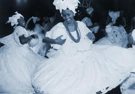 Baiana dancing