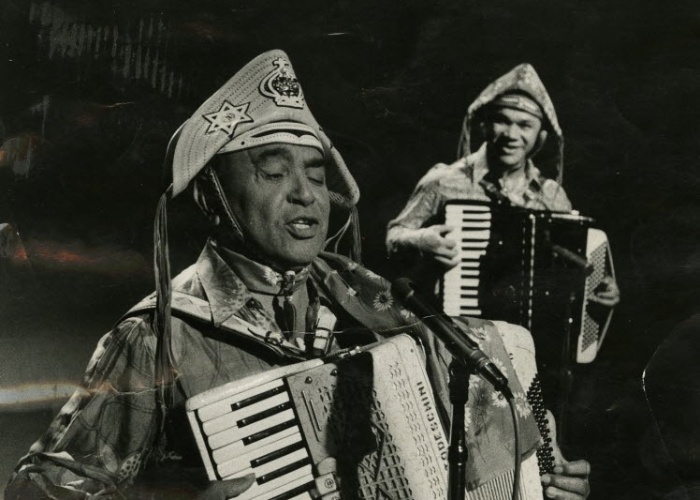 Luiz Gonzaga, foreground, playing with Dominguinhos.