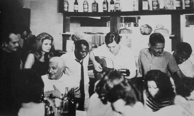 L-R: Billy Blanco, Odete, Dorival Caymmi (seated), Zé Kéti, Tom Jobim, and Cartola. Zé Kéti was largely responsible for bringing together the worlds of bossa nova and samba do morro in Rio in the early 1960s
