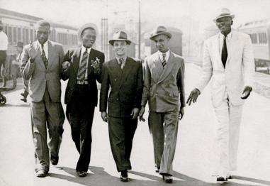 Paulo da Portela, Heitor dos Prazeres, Gilberto Alves, Bide and Marçal (of Estácio), in the garb Paulo famously insisted all sambistas wear. 