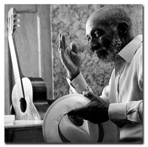 Nelson Sargento, grande Mangueirense and Vascaino, composed the melody for this samba.