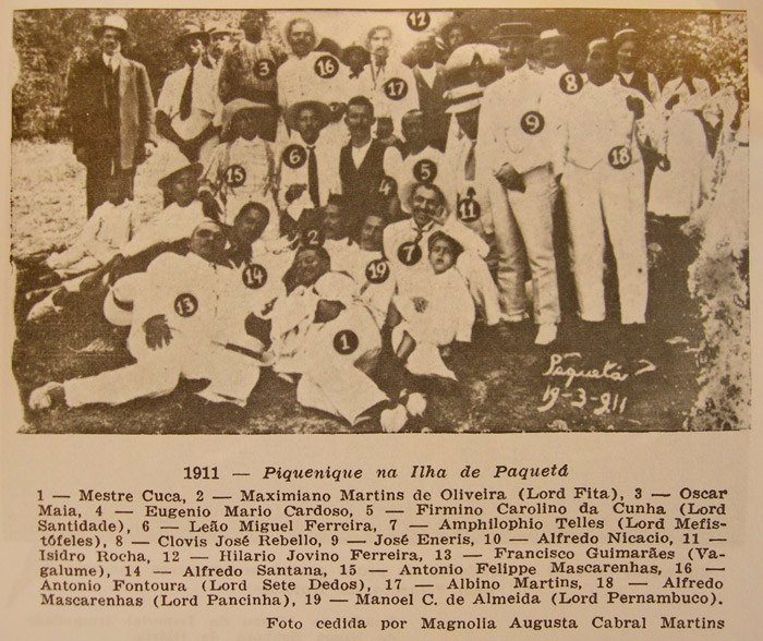 Ameno Resedá picnic in Paquetá, 1911. Image via  "Ameno Resedá: o rancho que foi escola" by Jota Efegê.