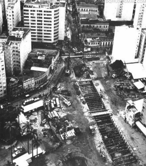 Metro construction on R. do Catete, 1977.