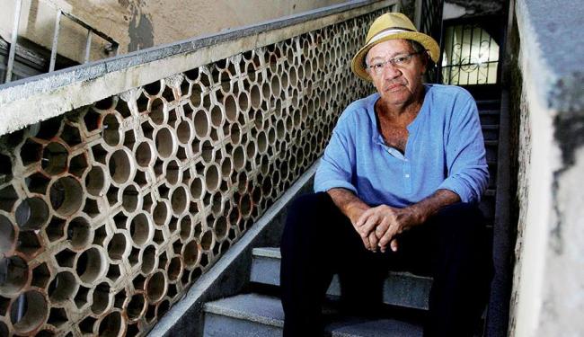 Roque Ferreira has over 400 songs recorded by renowned samba singers including Martinho da Vila, Beth Carvalho, Zeca Pagodinho, Alcione, Roberto Ribeiro,  João Nogueira, and Maria Bethânia. 